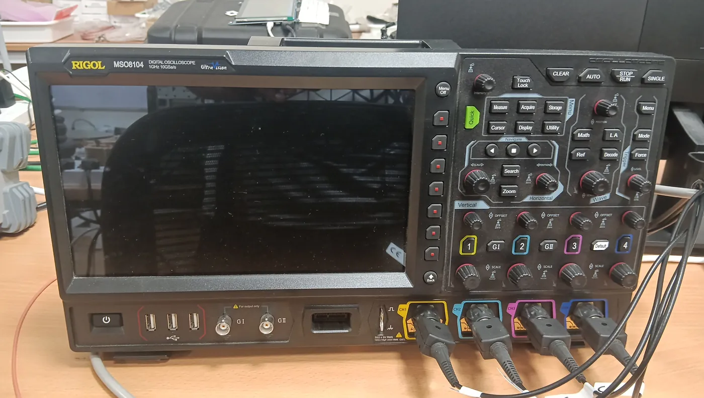 Digital oscilloscope in the Sapiotectronics Laboratory