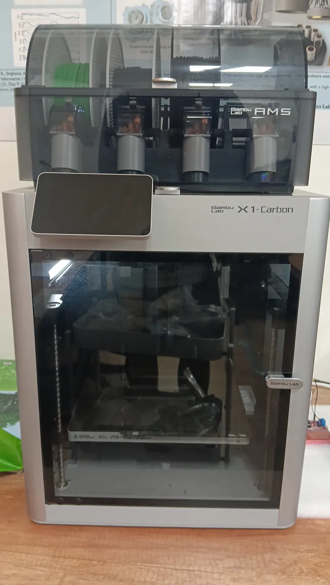 3D printer with automatic material system